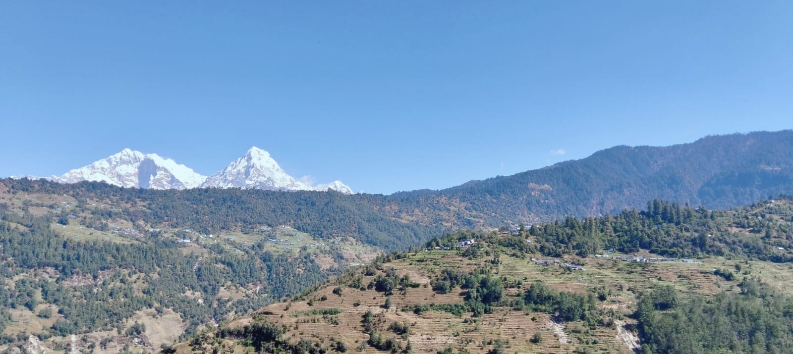 Remote villages and quiet trails on the way to Mohare Danda